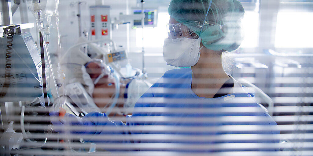Behandlung eines Covid-19-Patienten im Spital in Rennaz VD.