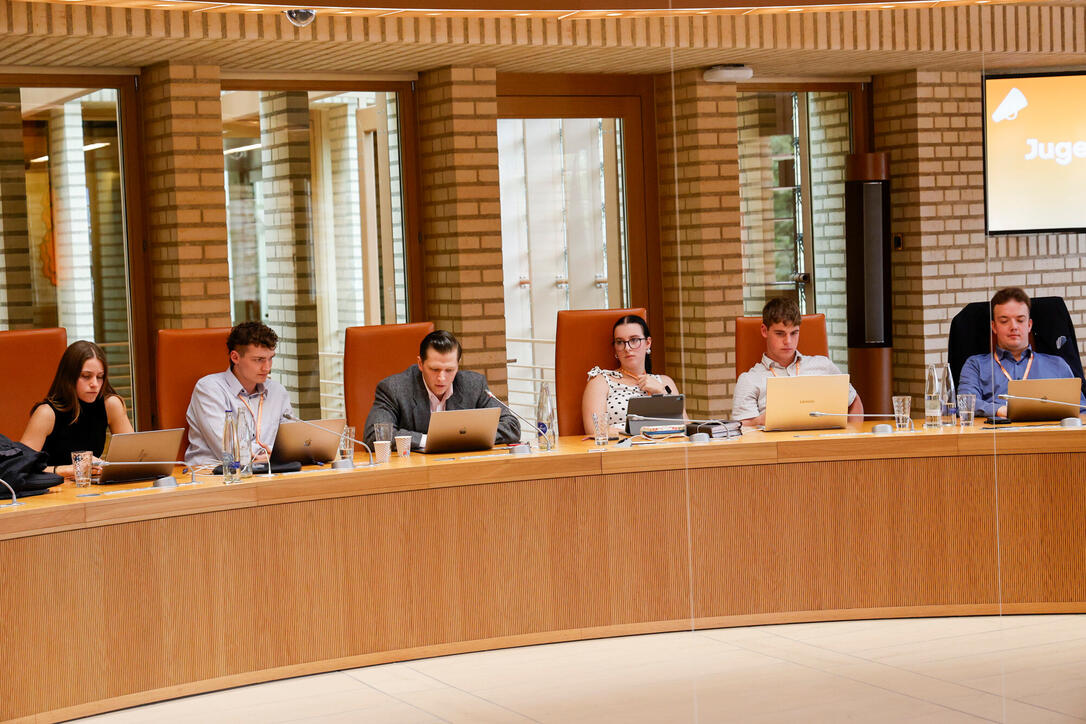 10. Jugendsession im Liechtensteiner Landtag.
