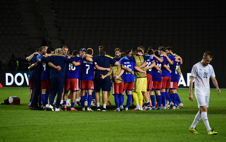 W&auml;hrend die Liechtensteiner den Punnktgewinn feiern, ging f&uuml;r Aserbaidschan eine Fussballwelt unter.