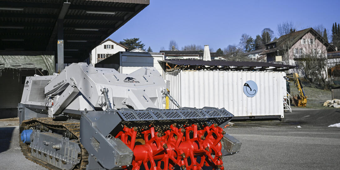 STIFTUNG DIGGER, MINENRAEUMUNG, DIGGER DTR, MINENRAEUMGERAETE, MINENRAEUMGERAET, MINENRAEUMUNGSMASCHINE, MINE, MINEN, DIGGER D-250, DIGGER D250,