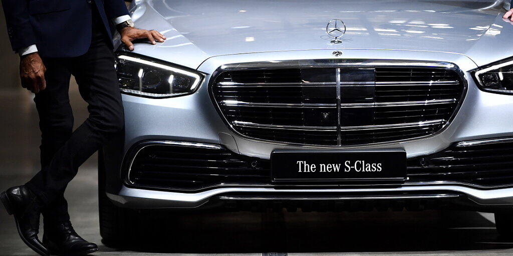 Der Autokonzern Daimler hat im dritten Quartal mehr Autos verkauft und einen hohen Gewinn geschrieben. Im zweiten Quartal war die Gruppe wegen Corona noch tief in die roten Zahlen gerutscht.(Archivbild)