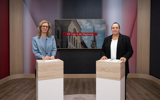 Videointerview "100 Tage in der Regierung" mit Regierungschefin-Stellverteterin Sabine Monauni und "Vaterland"-Redaktorin Desirée Vogt (r.).