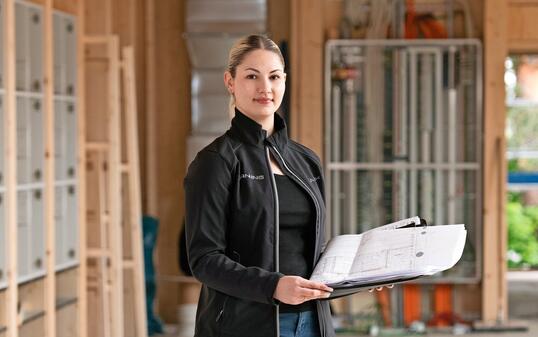 Frauen auf dem Bau mit Alba Martins von planing.li, sie ist Elektroplanerin