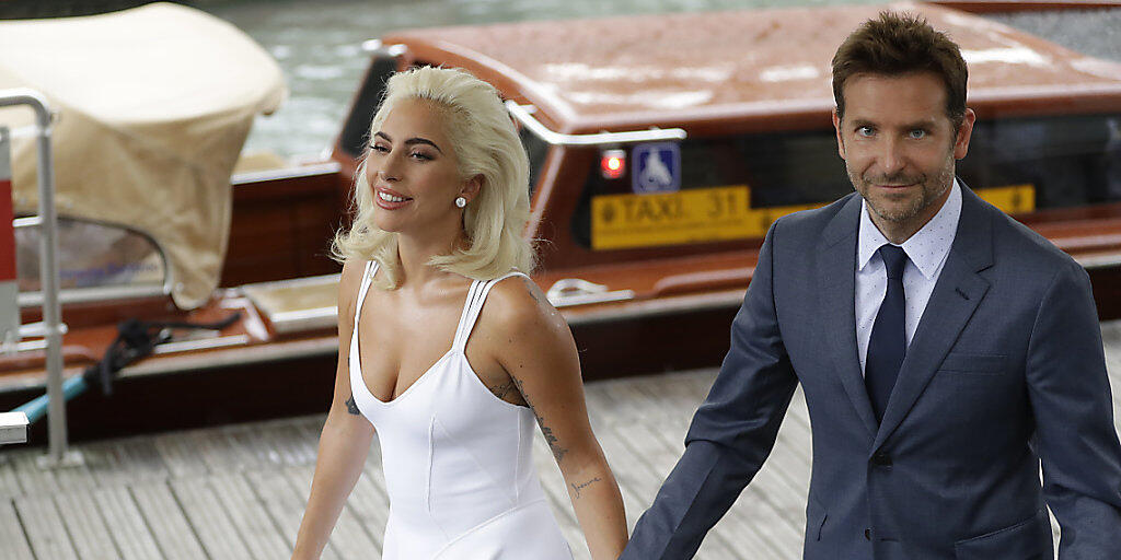Lady Gaga und Bradley Cooper treffen zur Premiere ihres gemeinsamen Films "A Star Is Born" am Lido in Venedig ein.