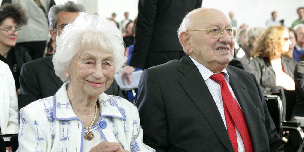 Am früheren Wohnhaus des Literaturkritikers Marcel Reich-Ranicki und seiner Frau Teofila in Frankfurt wird eine Gedenkplakette angebracht. (Archivbild)