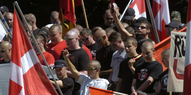 Rechtsgesinnte pilgern auf das Rütli im August 2007 (Archiv)