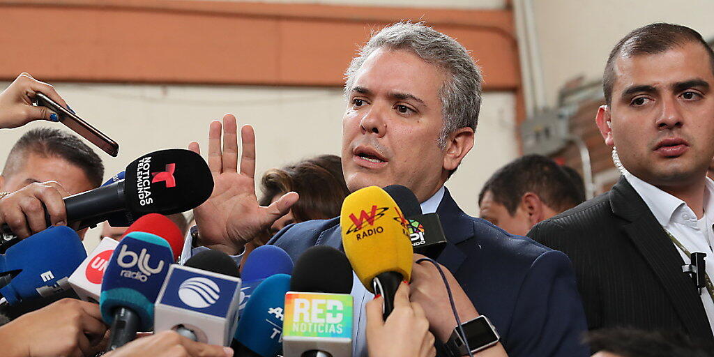 Iván Duque hat die erste Runde der Präsidentschaftswahl in Kolumbien gewonnen - weil er aber keine 50 Prozent der Stimmen erreichte, kommt es im Juni zur Stichwahl mit dem Zweitplatzierten.