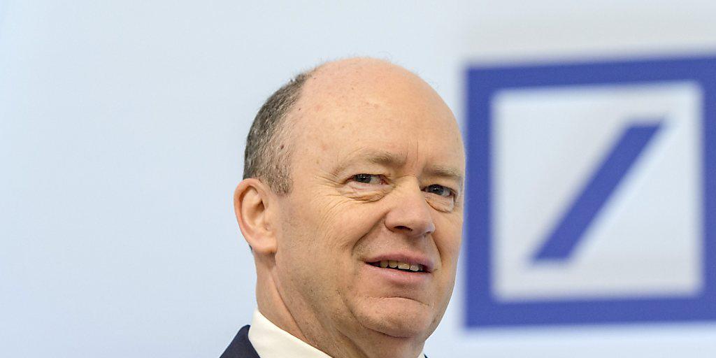 Deutsche Bank-Chef John Cryan gibt ein Signal an die Investoren. Sein Grundgehalt soll 2017 sinken. (Archiv)