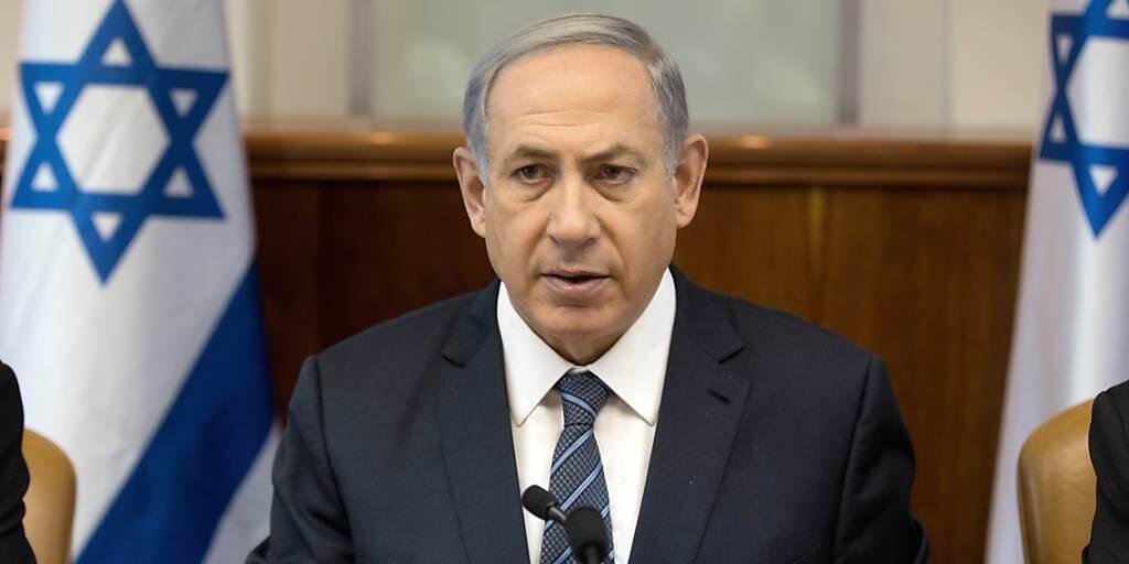Israels Regierungschef Benjamin Netanjahu hat am Sonntag den Baubeginn für Sperranlagen an der Grenze zu Jordanien verkündet Israels Regierungschef Benjamin Netanjahu hat am Sonntag den Baubeginn für Sperranlagen an der Grenze zu Jordanien verkündet