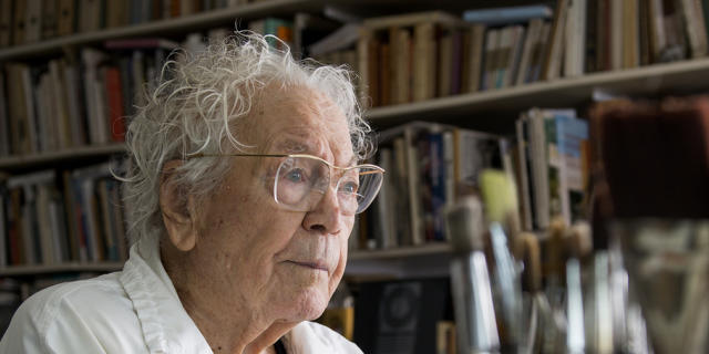 Hans Erni in seinem Atelier am 4. Februar 2015 in Luzern (Archiv)