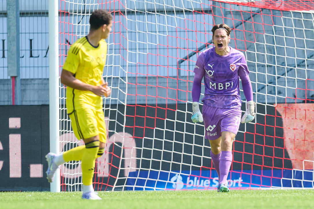 Leon Schaffran (r.) zeigt sich in dieser Saison in einer starken Form und sichert dem FCV immer wieder den Rückhalt.