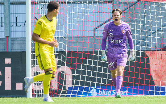 Leon Schaffran (r.) zeigt sich in dieser Saison in einer starken Form und sichert dem FCV immer wieder den Rückhalt.