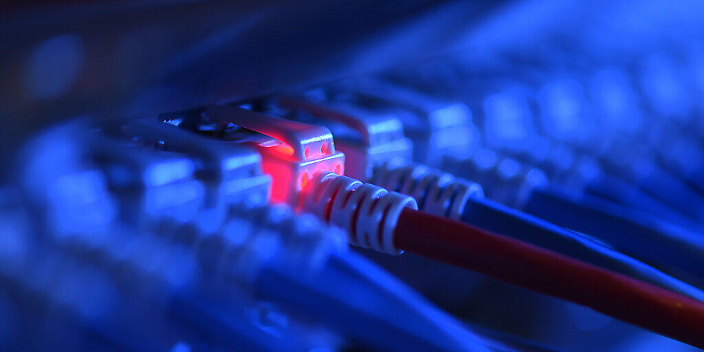 Die digitale Revolution bringt viele neue Produkte hervor. Doch auch Gefahren lauern in den Netzwerken, egal ob mit oder ohne Kabel. (Archivbild) Die digitale Revolution bringt viele neue Produkte hervor. Doch auch Gefahren lauern in den Netzwerken, egal ob mit oder ohne Kabel. (Archivbild)