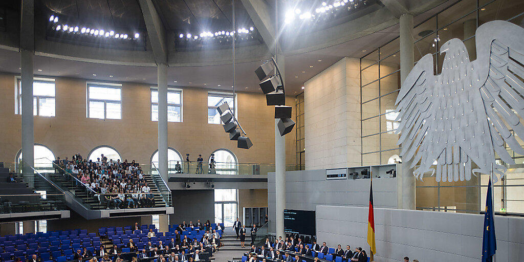 Die AfD legt in Deutschland in der Wählergunst laut einer Umfrage zu.(Archivbild Deutscher Bundestag)