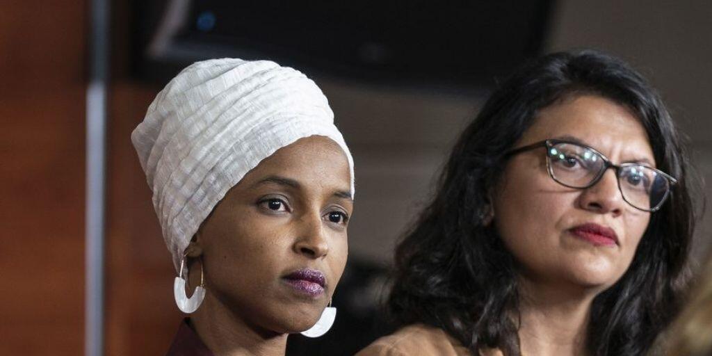 Die beiden demokratischen Abgeordneten Ilhan Omar (l.) and Rashida Tlaib sind die ersten Musliminnen im US-Parlament. (Archivbild)