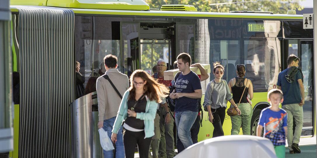 Notorische Schwarzfahrer kommen künftig in den «Genuss» höherer Bussen.