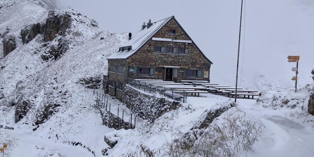 Pfälzerhütte heute Morgen im Schnee