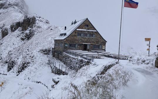 Pfälzerhütte heute Morgen im Schnee
