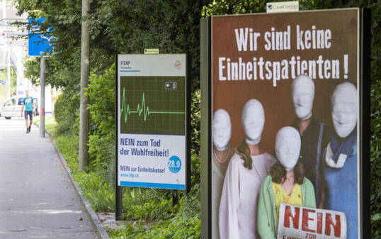 Plakate mit Nein-Parolen vor der Abstimmung vom 28. September 2014