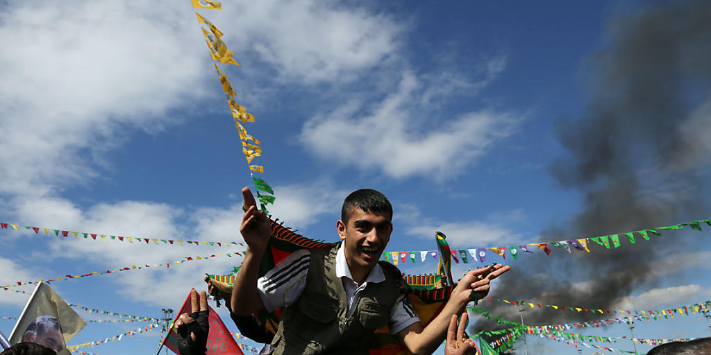 Teilnehmer am Newroz-Fest in Diyarbakir