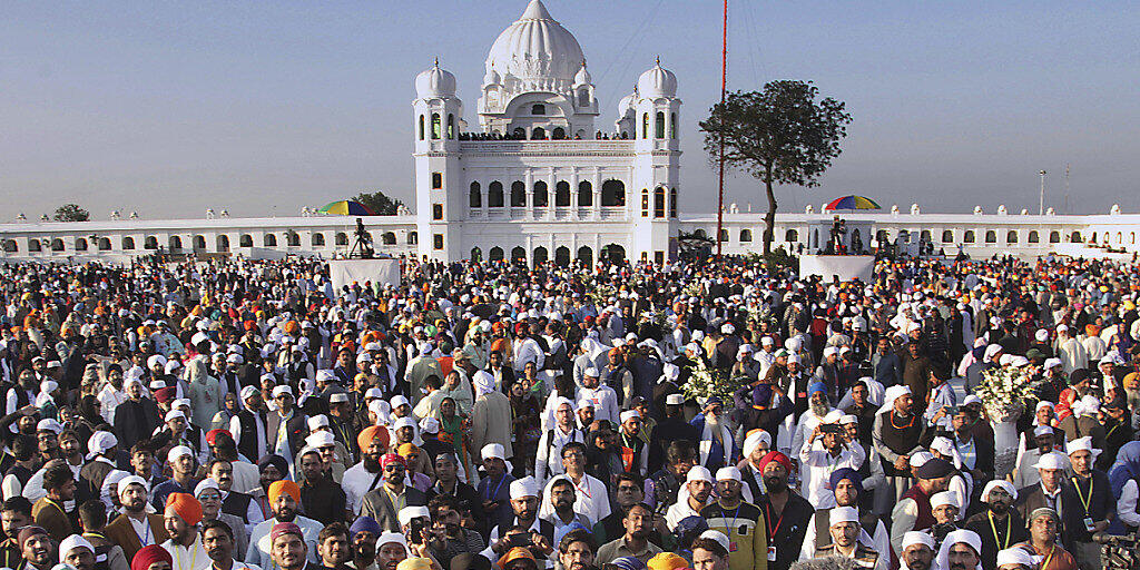 Tausende Sikh-Pilger aus Indien konnten erstmals seit Jahrzehnten in Pakistan den Schrein ihres Religionsgründers besuchen.