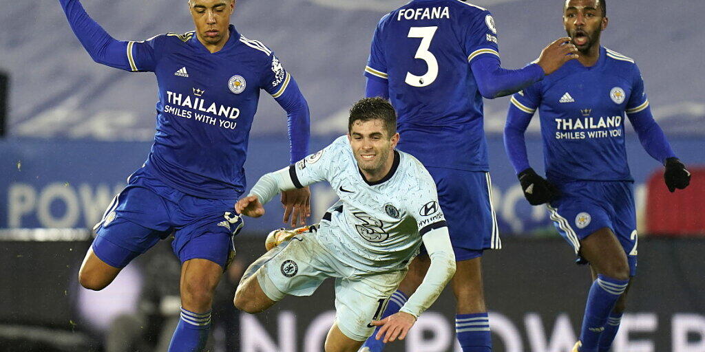 Christian Pulisic fällt und landet mit Chelsea hart, während Leicester City sich nach ganz oben buxiert