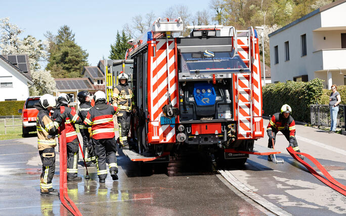 Schluss&uuml;bung beim Kurs f&uuml;r neue Feuerwehrleute beim "Restaurant L&ouml;wen&raquo; in Gamprin-Bendern.