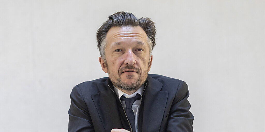 Höchste literarische Ehren: Schriftsteller Lukas Bärfuss in Darmstadt vor der Verleihung des Georg-Büchner-Preises. Höchste literarische Ehren: Schriftsteller Lukas Bärfuss in Darmstadt vor der Verleihung des Georg-Büchner-Preises.