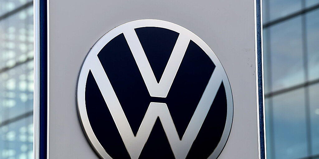 Nach der Erholung im Juli hat der Volkswagen-Konzern im August wieder deutlich weniger Neuwagen verkauft. (Archivbild)