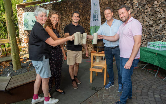 Fassanstich Feldbier in Schaan Erstes Bier aus Liechtensteiner B