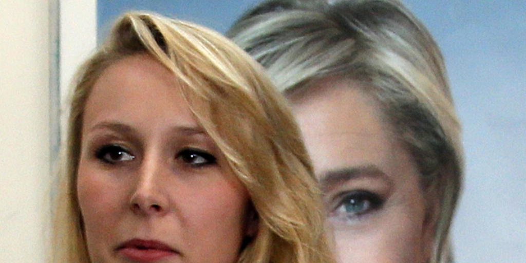 Tritt als Politikerin des Front National, der Partei ihrer Tante Marine Le Pen (auf dem Poster im Hintergrund), ab: die noch radikalere Marion Maréchal-Le Pen (in einer Aufnahme vom 11. April in Bayonne). Tritt als Politikerin des Front National, der Partei ihrer Tante Marine Le Pen (auf dem Poster im Hintergrund), ab: die noch radikalere Marion Maréchal-Le Pen (in einer Aufnahme vom 11. April in Bayonne).