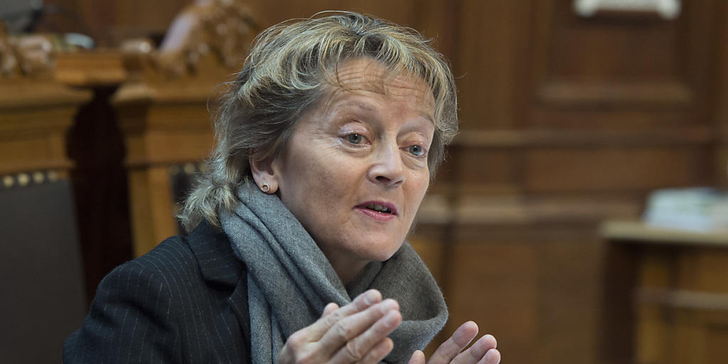 Finanzministerin Eveline Widmer-Schlumpf hat das Parlament überzeugt: Der automatische Informationsaustausch bei ausländischen Bankkunden ist unter Dach und Fach. (Archiv)