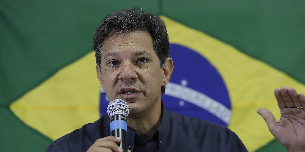 Der linke brasilianische Präsidentschaftskandidat Fernando Haddad wittert eine von Unternehmen finanzierte Internet-Kampagne gegen ihn.