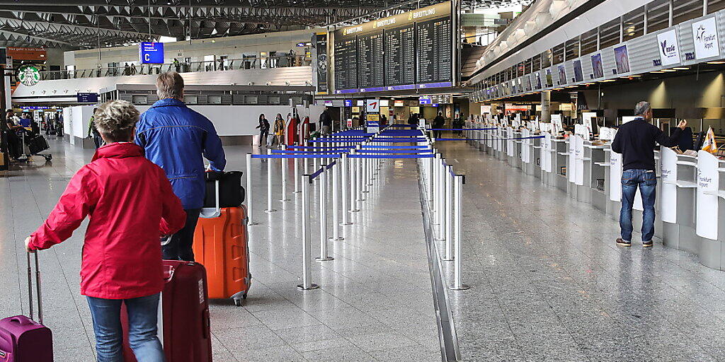 Frankfurter Flughafen: Mindestens 18 000 der rund 22 000 Beschäftigten gehen in die Kurzarbeit. (Archivbild) Frankfurter Flughafen: Mindestens 18 000 der rund 22 000 Beschäftigten gehen in die Kurzarbeit. (Archivbild)