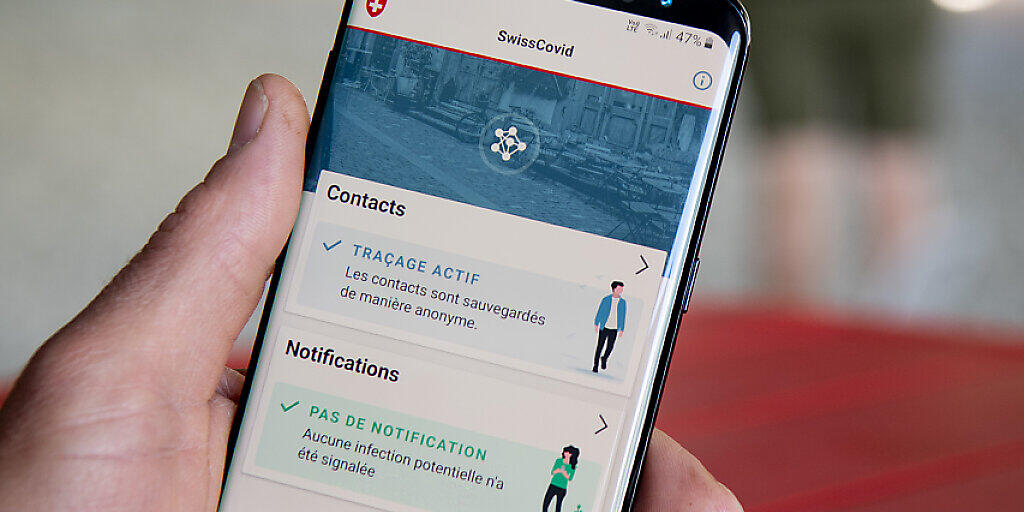 Ab Donnerstag darf in der Schweiz die offizielle Coronavirus-Warn-App verwendet werden. (Archivbild) Ab Donnerstag darf in der Schweiz die offizielle Coronavirus-Warn-App verwendet werden. (Archivbild)