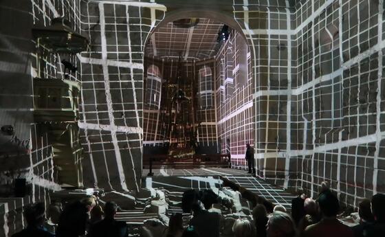 Lichtinstallation von Peter Kogler in der Johanniterkirche Feldkirch