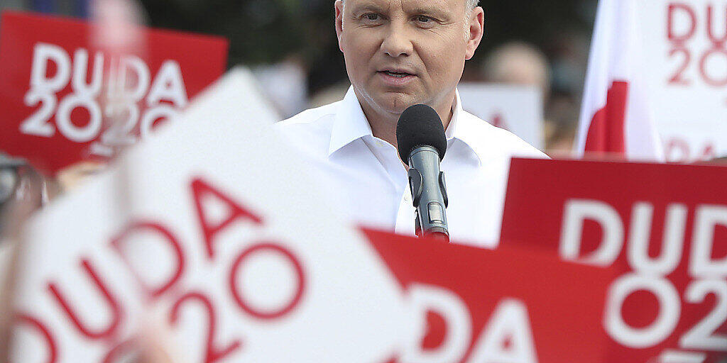 Andrzej Duda, Präsident von Polen und Kandidat für das Amt des Präsidenten der PiS, bei einer Wahlkampfveranstaltung in Plonsk. Gut eine Woche vor der Präsidentenwahl in Polen zeichnet sich laut Umfragen ein Duell zwischen Amtsinhaber Andrzej Duda und dem Oppositionskandidaten Rafal Trzaskowski ab. Foto: Czarek Sokolowski/AP/dpa