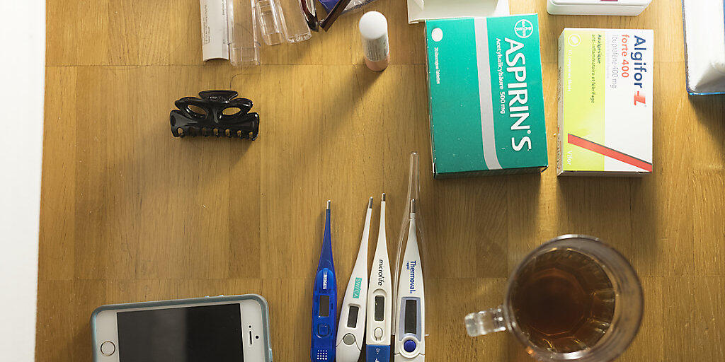 Die meisten Personen in der Schweiz können die Grippemedikamente wieder im Schrank versorgen. Die diesjährige Epidemie ist nach elf Wochen vorbei. (Themenbild) Die meisten Personen in der Schweiz können die Grippemedikamente wieder im Schrank versorgen. Die diesjährige Epidemie ist nach elf Wochen vorbei. (Themenbild)