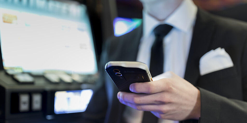 Die ersten Schweizer Casinos wollen ab Sommer Glücksspiele auch online anbieten. (Symbolbild) Die ersten Schweizer Casinos wollen ab Sommer Glücksspiele auch online anbieten. (Symbolbild)