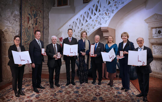 S.D. Erbprinz Alois und I.K.H. Erbprinzessin Sophie von und zu Liechtenstein mit der Ordenstr&auml;gerin und den Ordenstr&auml;gern sowie den Partnerinnen und Partnern.