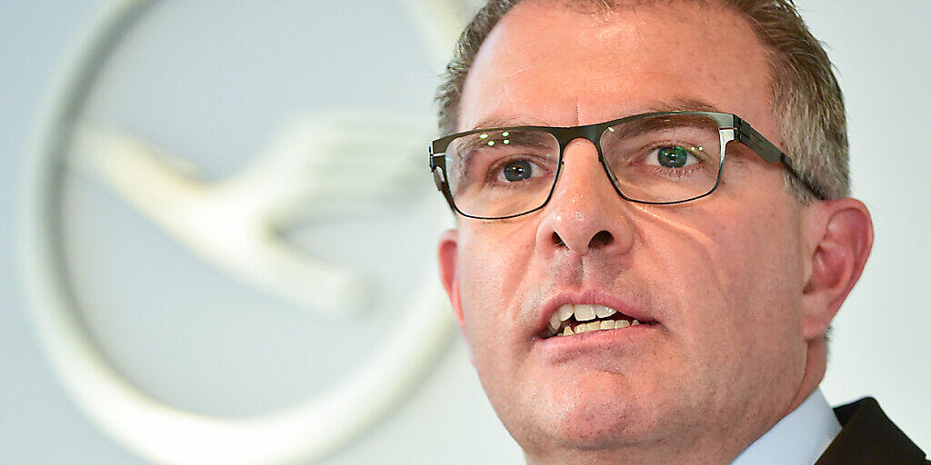 Der Chef der Lufthansa Carsten Spohr will Privatpersonen für Flugreisen gewinnen, indem die Fluggesellschaft die Kosten für eine allfällige Rückreise übernimmt, falls Touristen am Zielort etwa nicht einreisen dürften. (Archivbild)