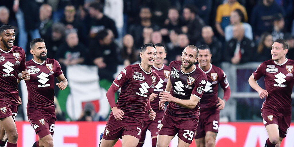 Torsch&uuml;tze Sasa Lukic und seine Mitspieler vom FC Torino bejubeln das fr&uuml;he 1:0