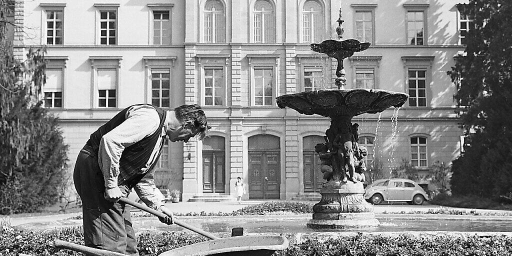 Auch in der "Heil- und Pflegeanstalt Königsfelden" im Kanton Aargau wurden an Patienten ohne deren Einverständnis nicht zugelassene Medikamente getestet. Die Archivaufnahme stammt aus dem Jahr 1962. Auch in der "Heil- und Pflegeanstalt Königsfelden" im Kanton Aargau wurden an Patienten ohne deren Einverständnis nicht zugelassene Medikamente getestet. Die Archivaufnahme stammt aus dem Jahr 1962.
