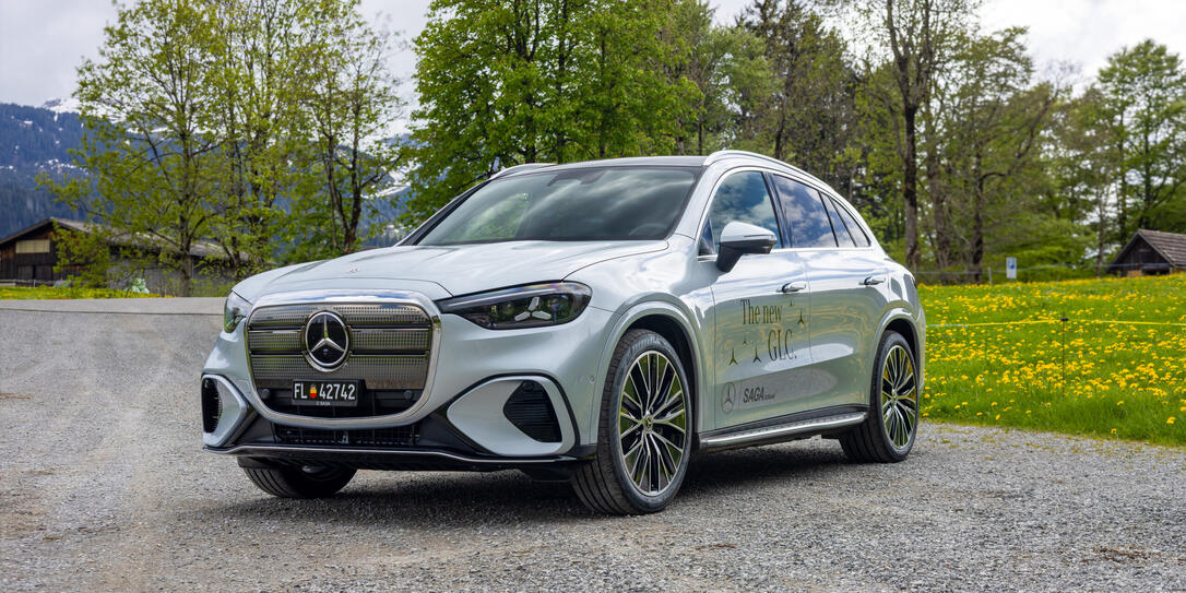 Mercedes-Benz-GLC-400-4MATIC-EQ-2026