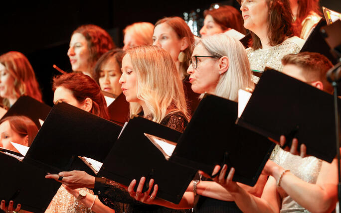 Jubiläumskonzert des Young Unlimited Chors im Gemeindesaal von Mauren.