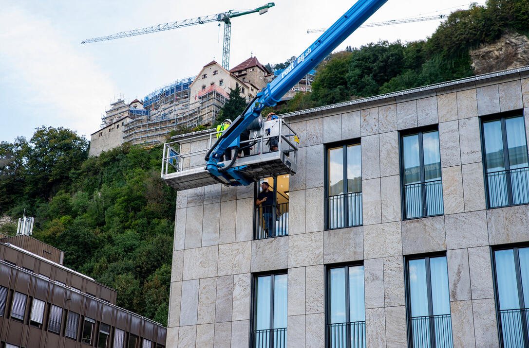 LLB wechselt ihr Logo am Hauptsitz, Vaduz
