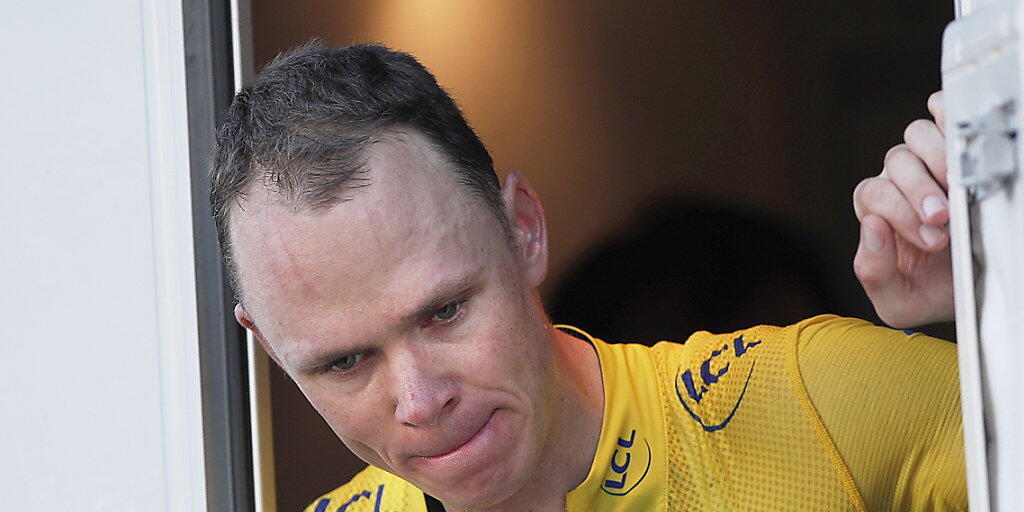 Chris Froome wollte sich bei hohem Tempo die Nase putzen und verunfallte dabei schwer