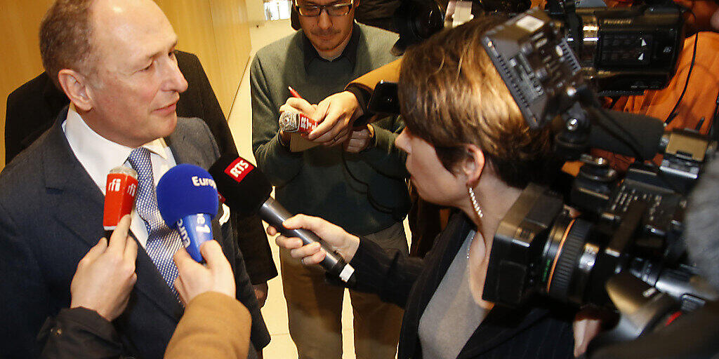 UBS-Mann Markus Diethelm vor den Medien in Paris nach dem Urteil im Februar 2019 (Archivbild).