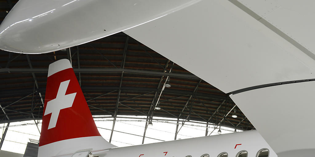 Der Bombardier CS100, das neue Flugzeug der Swiss, aufgenommen an einer Medienkonferenz auf dem Flughafen Zuerich in Kloten, am Donnerstag, 18. Juni 2015. Ab sofort sind Tickets buchbar.
