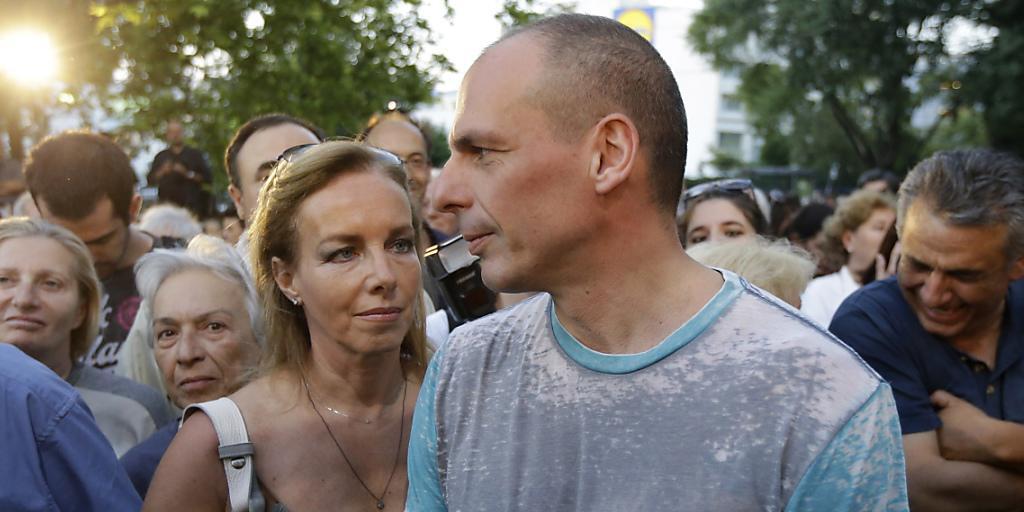 Fordert von Merkel eine "Rede der Hoffnung": Griechenlands Finanzminister Varoufakis bei der Wiedereröffnung des staatlichen TV-Senders (Archiv)